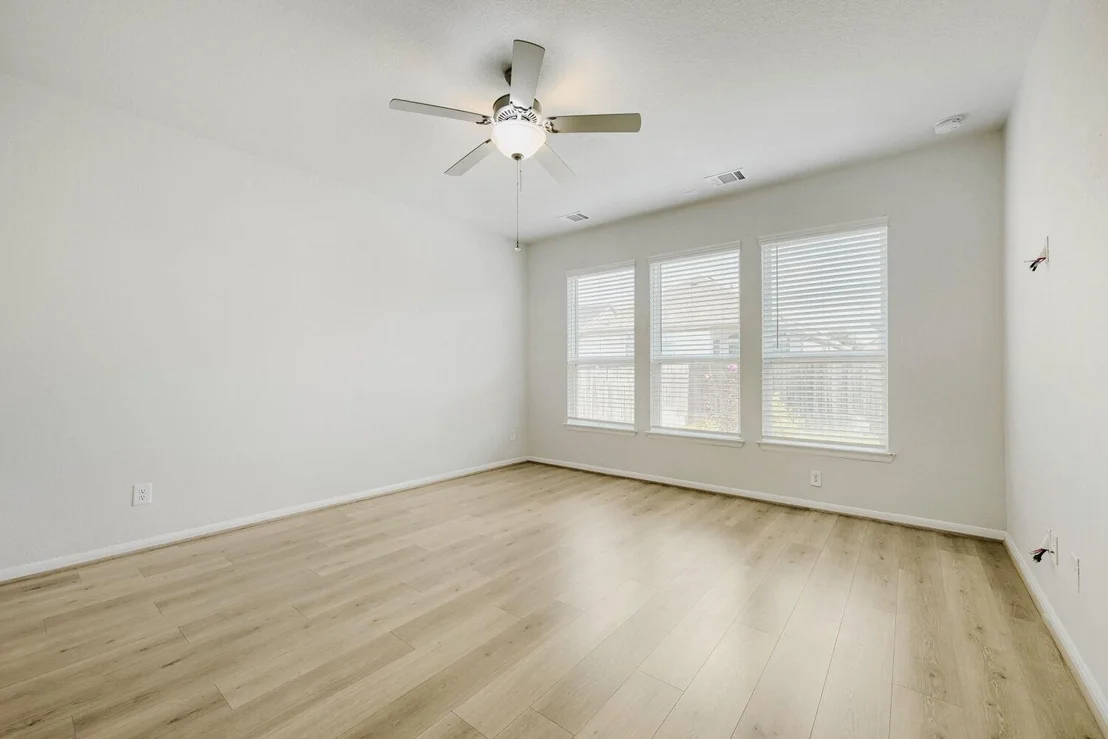 Photo of 137 Switch Bud DR
