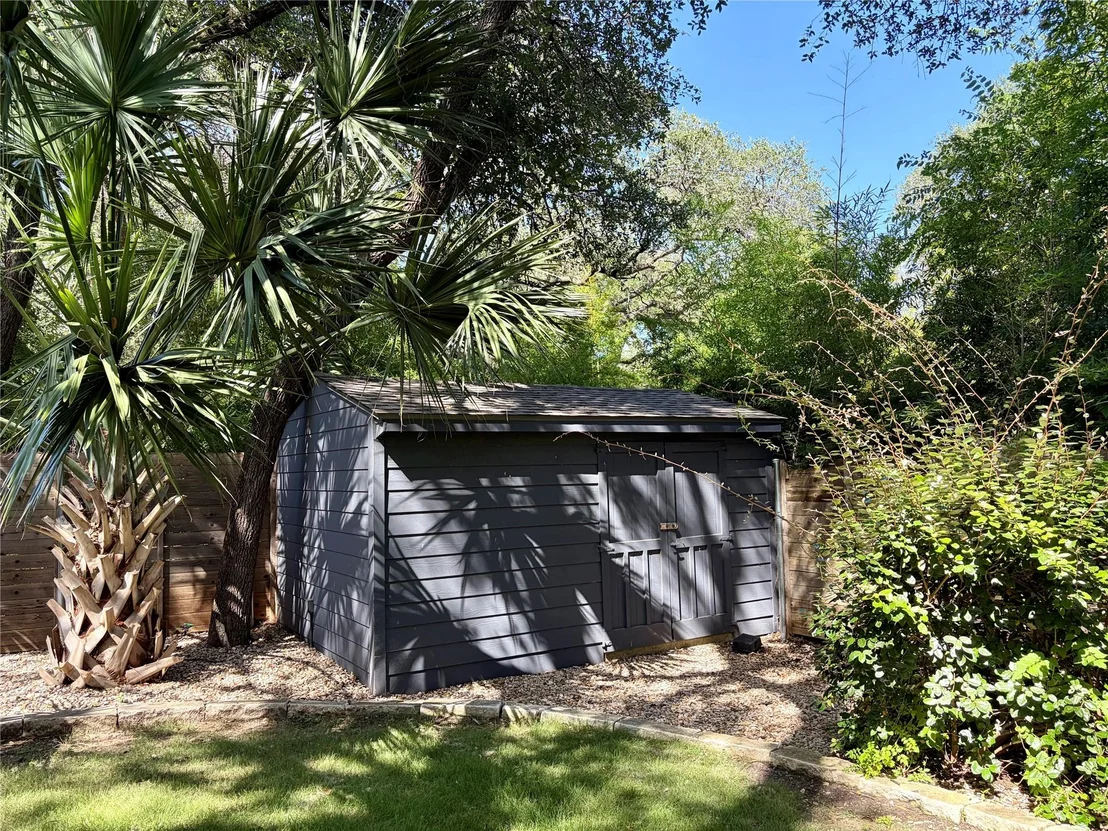 Photo of 435 Brady LN