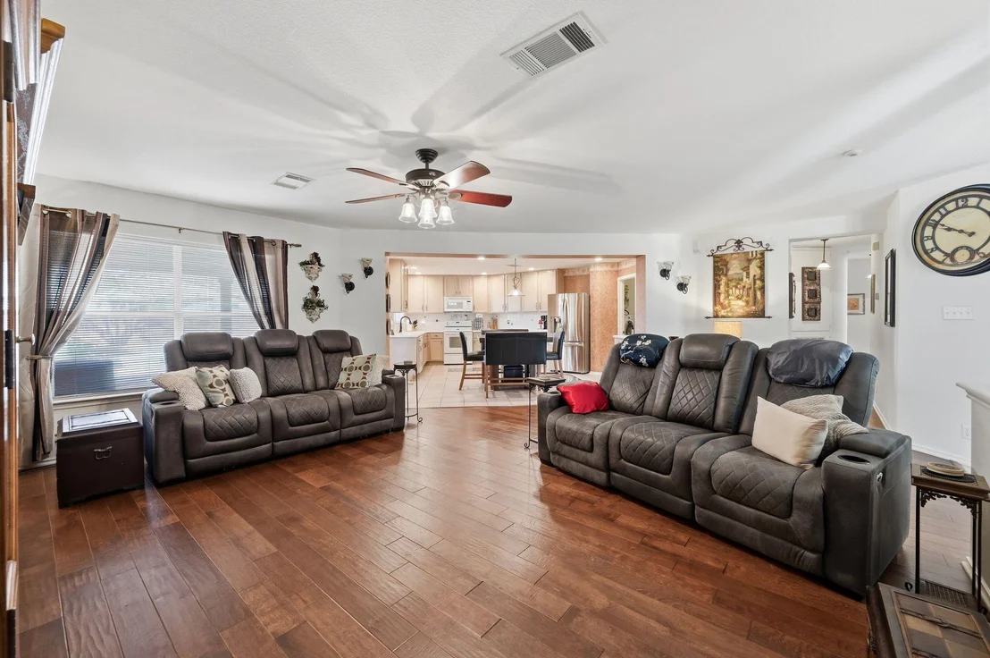 Photo of 903 E Olympic DR