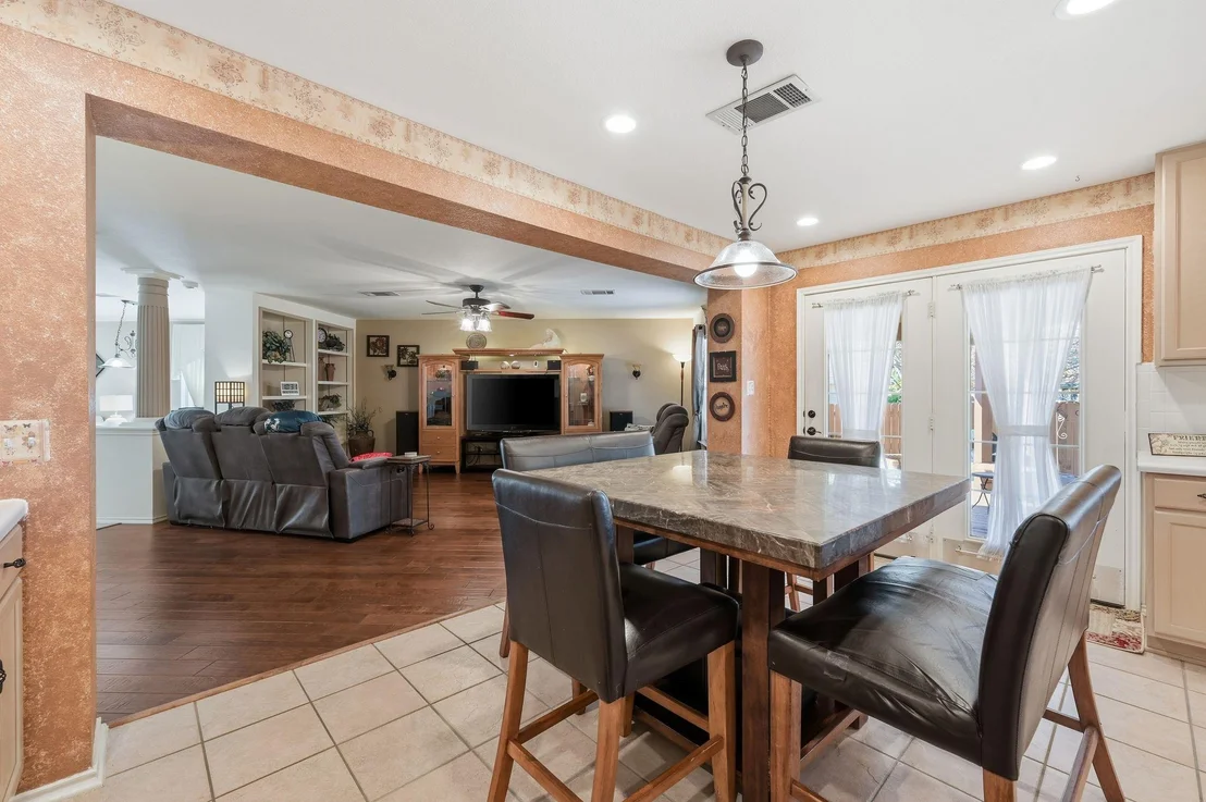 Photo of 903 E Olympic DR