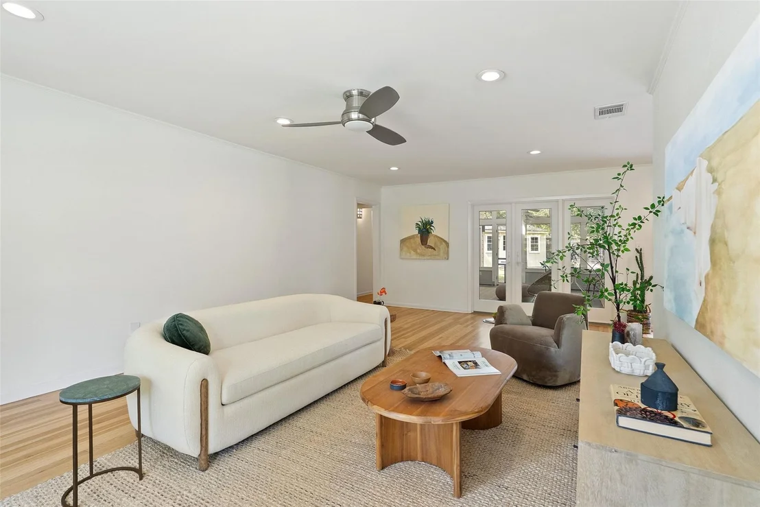 Photo of 2700 Addison Ave