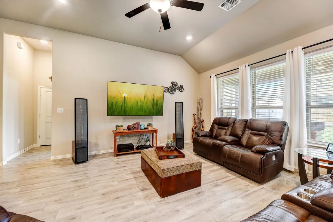 Photo of 285 Coyote Creek WAY