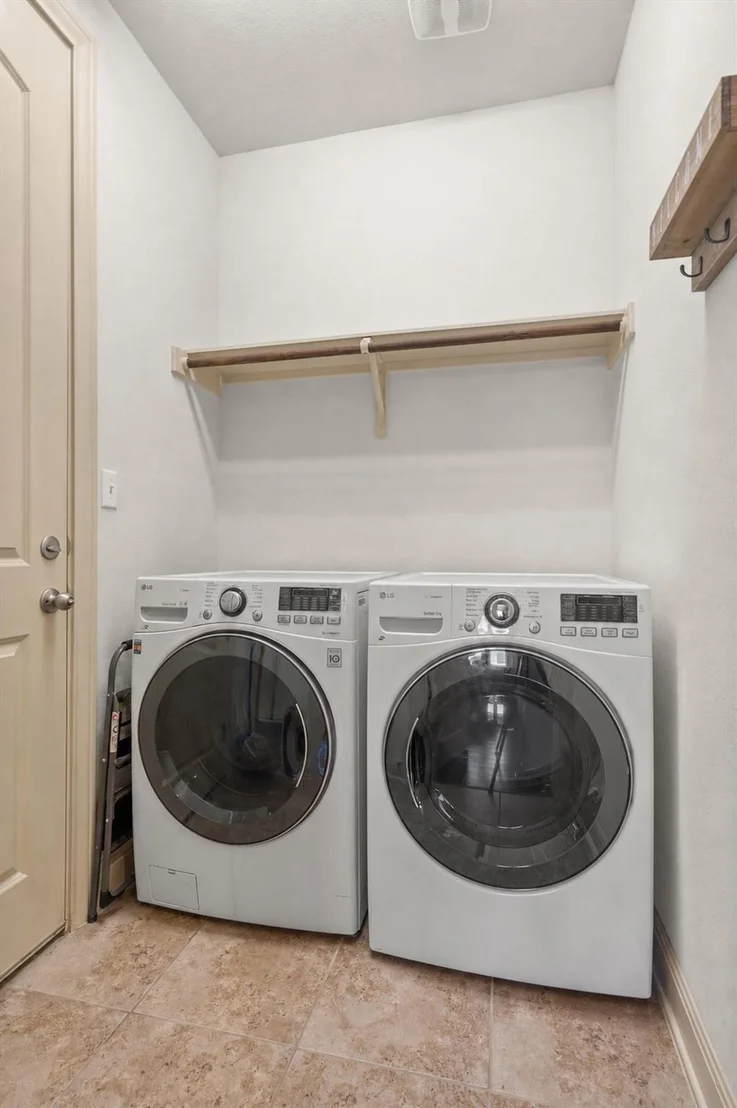 Photo of 2732 Florin CV