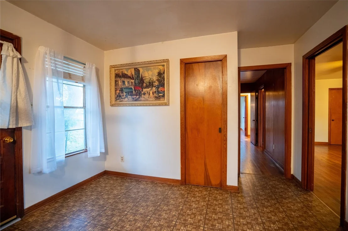 Photo of 910 Kirk ST