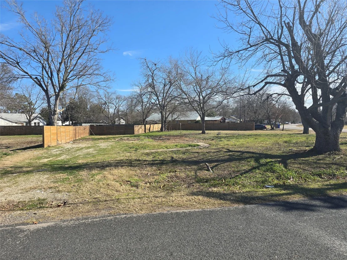 Photo of 305 Lexington RD
