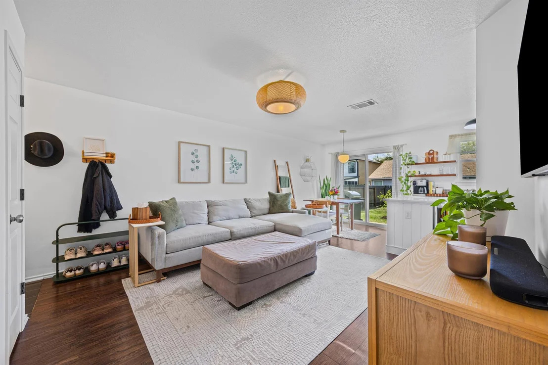 Photo of 6809 Sabrina DR