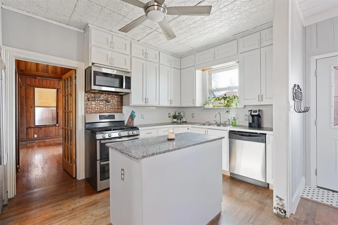 Photo of 1543 W Clark ST