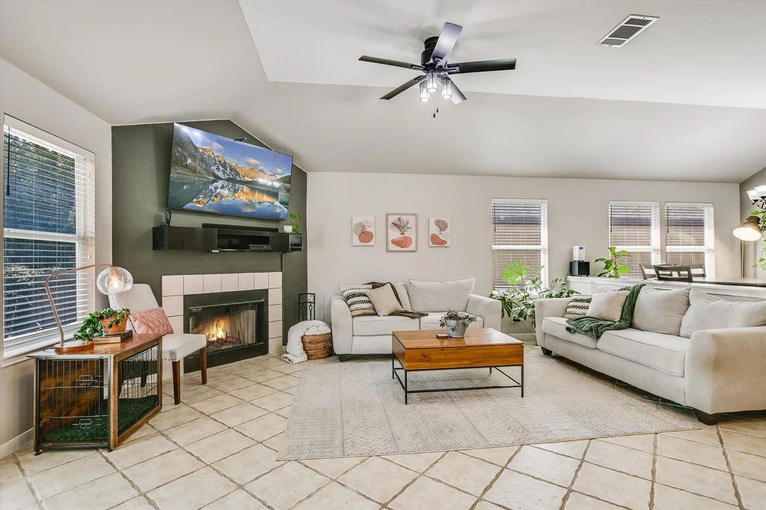 Photo of 1302 Redbud LN