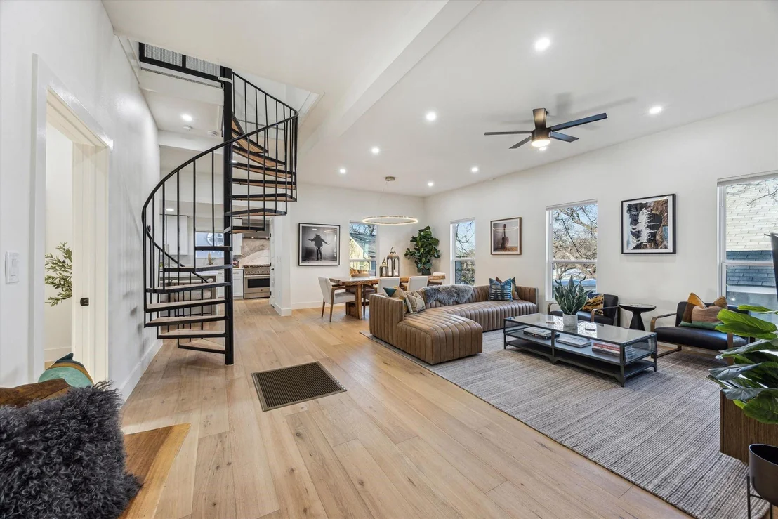 Photo of 1117 W 9th ST