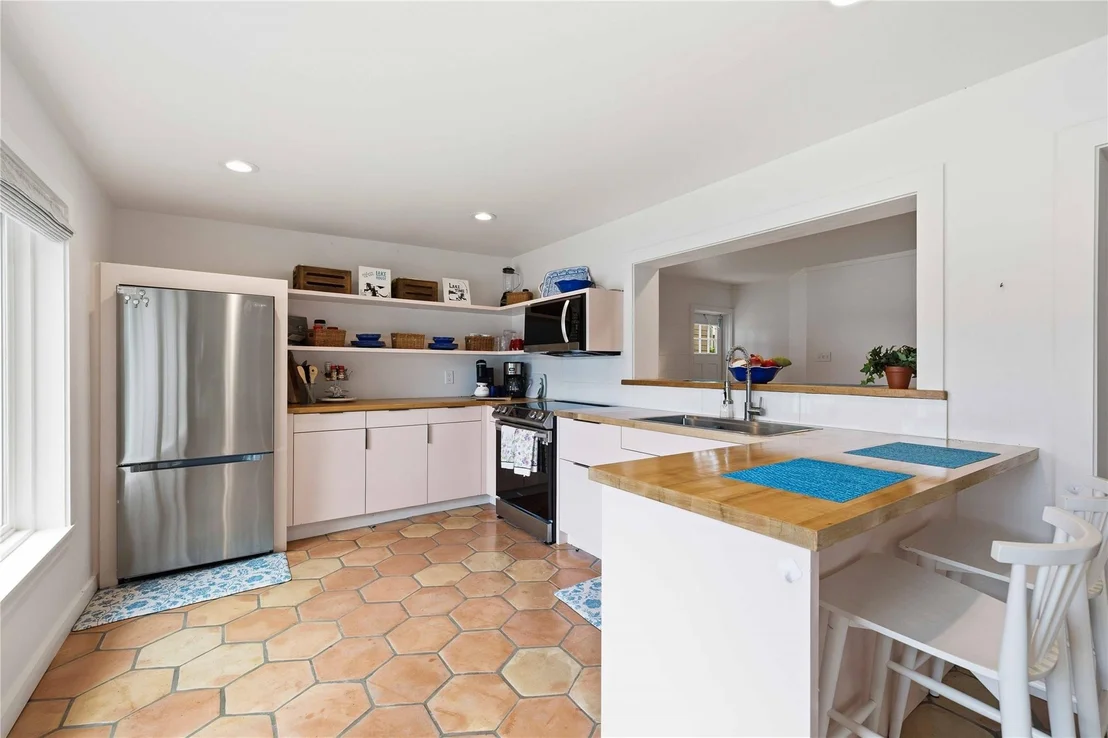 Photo of 1308 Lakeside DR