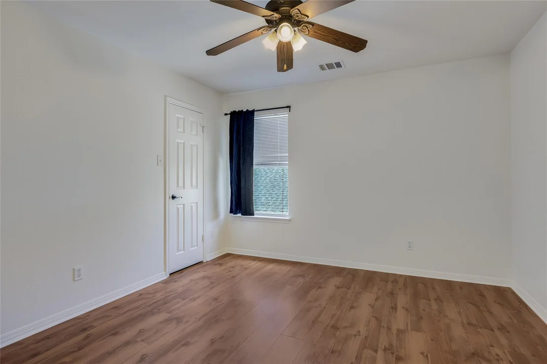 Photo of 2424 Roundabout LN