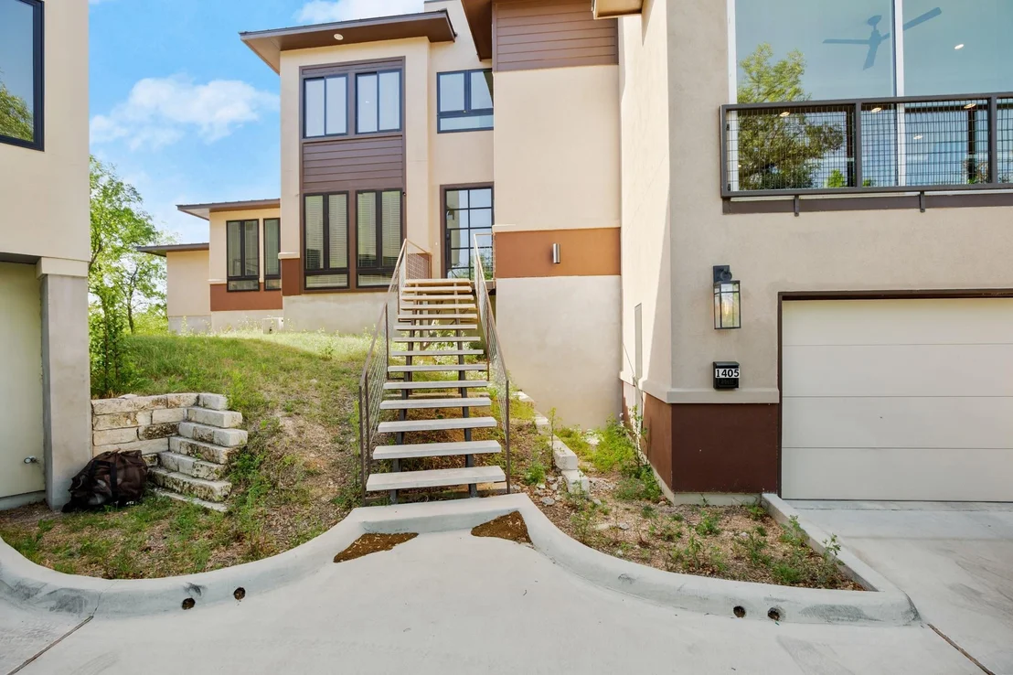 Photo of 1405 Parkinson DR
