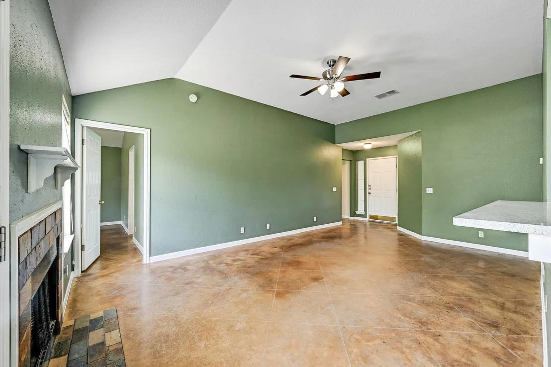 Photo of 902 Honeysuckle DR