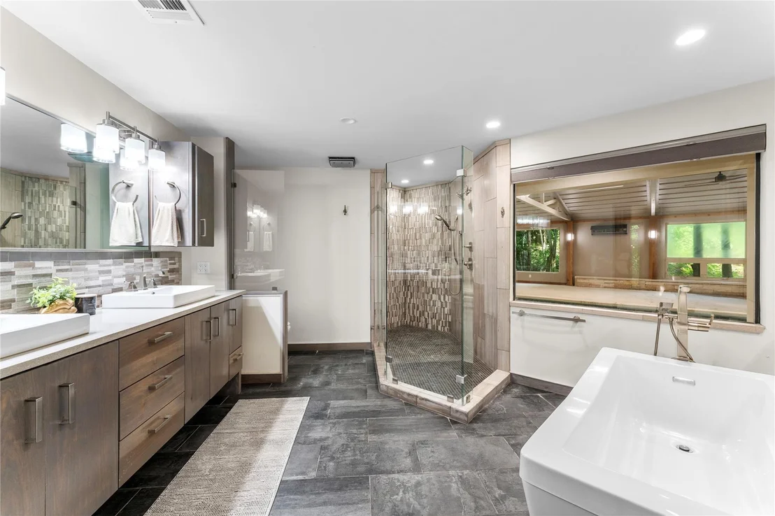Photo of 3001 White Oak DR