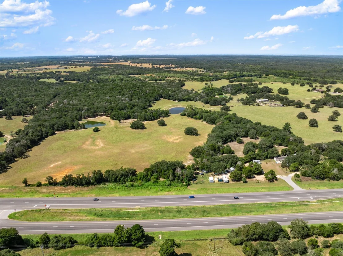Photo of Unit 1 at 2057 US-290 Highway E