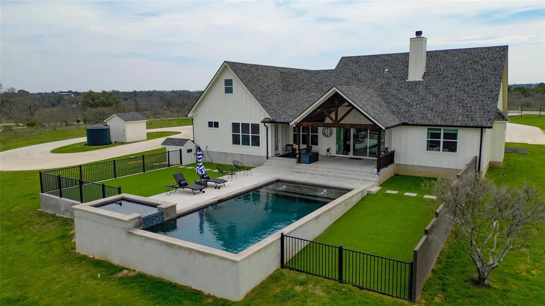 Photo of 104 Schoolhouse LN