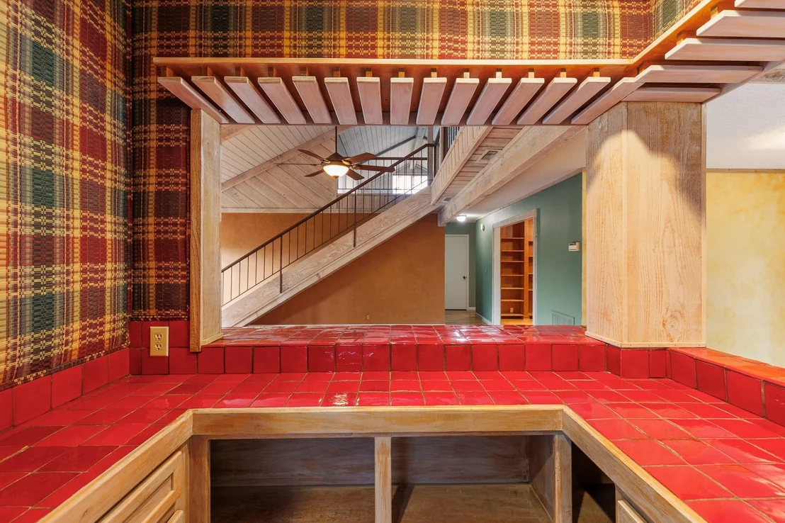 Photo of 2820 Aurora