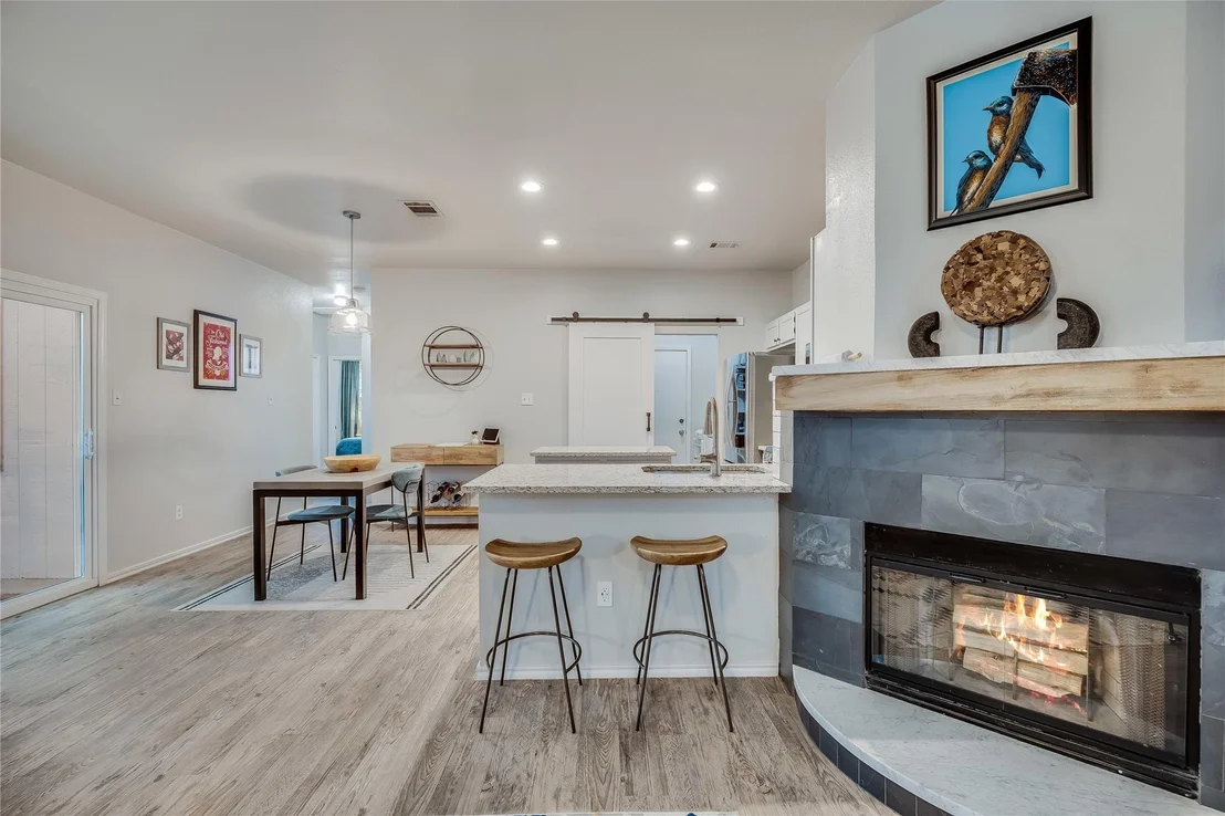 Photo of 922 Thackeray LN