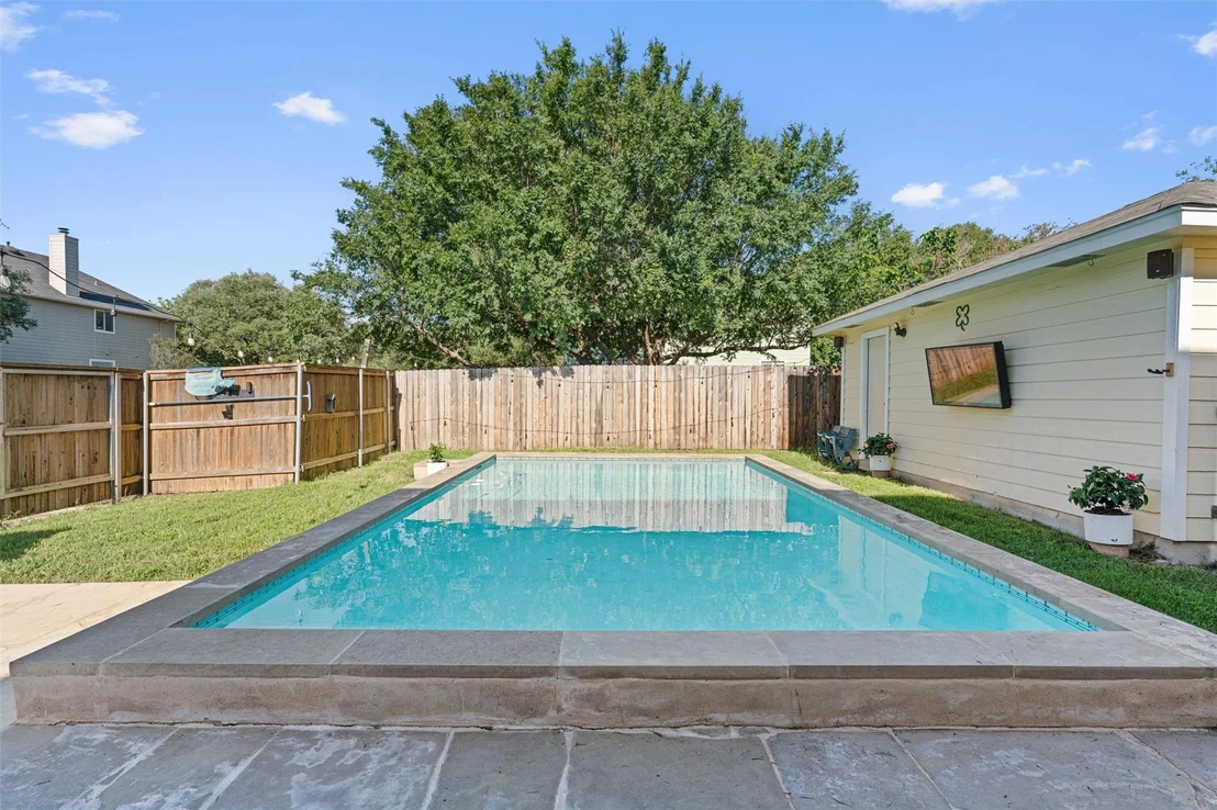 Photo of 372 Tobin DR