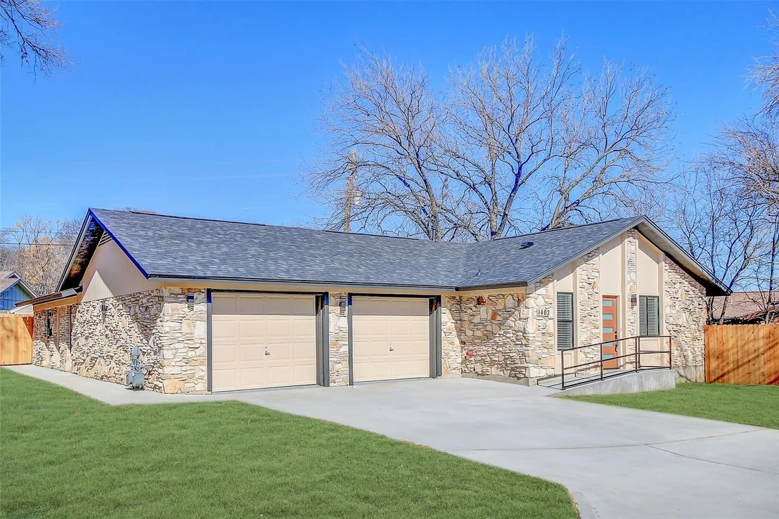 Photo of Unit A at 1402 Valleyridge CIR