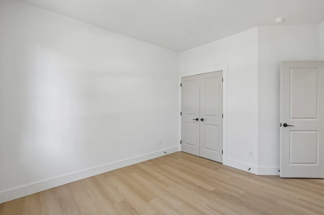 Photo of 16300 Suzi CV