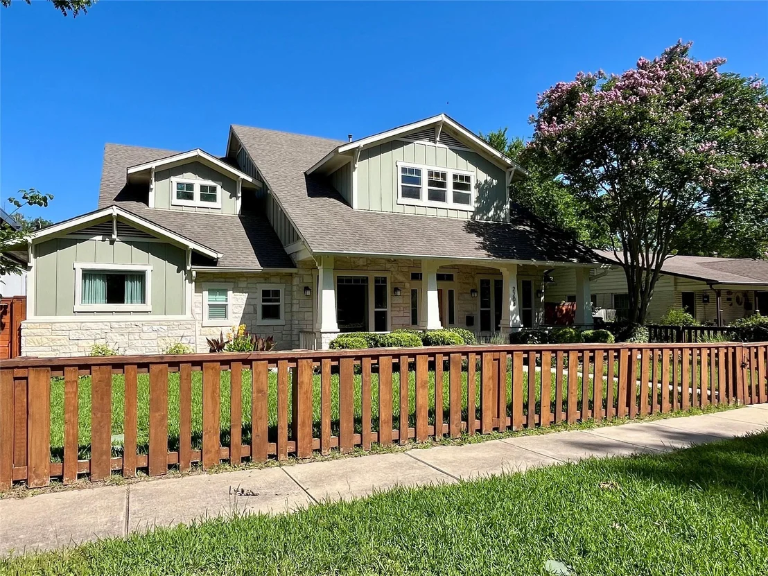 Photo of 2204 Lindell Ave