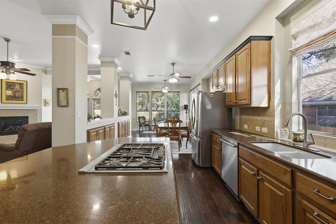 Photo of 526 Victoria DR