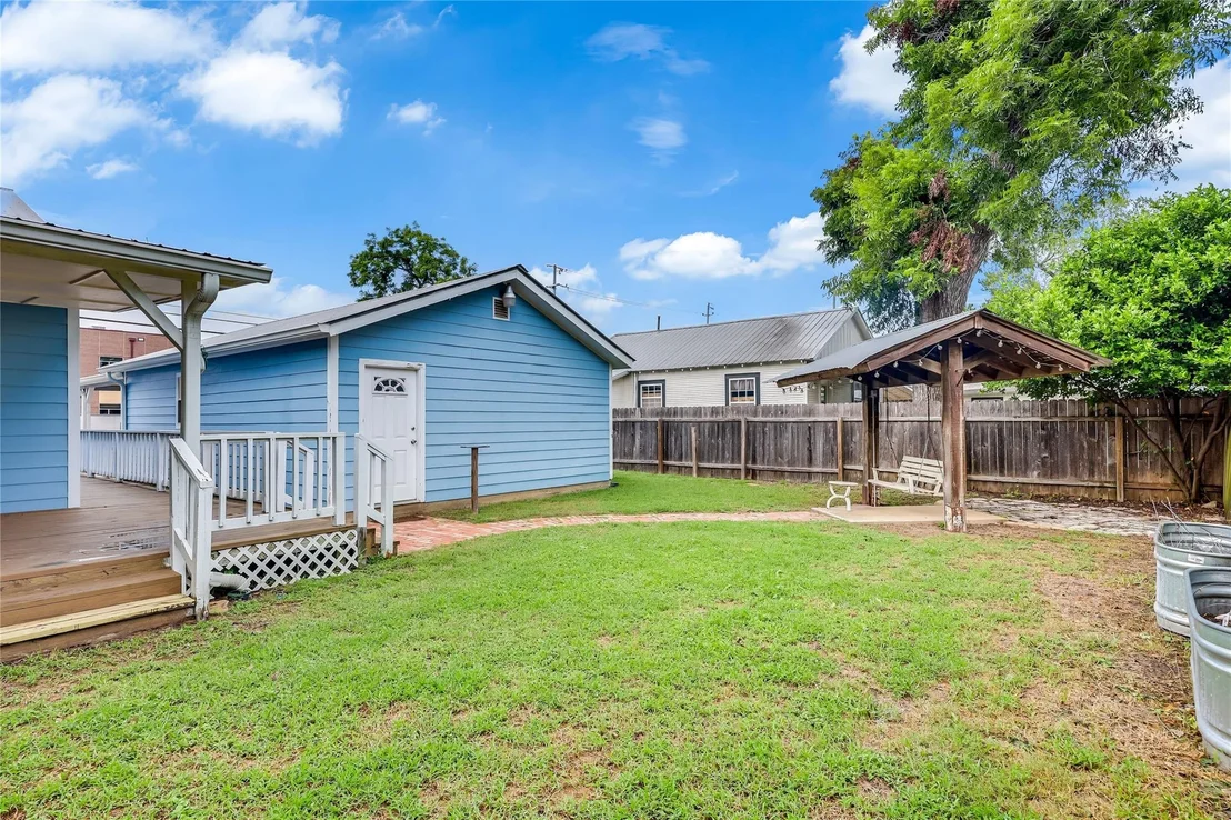 Photo of 1105 Farm ST