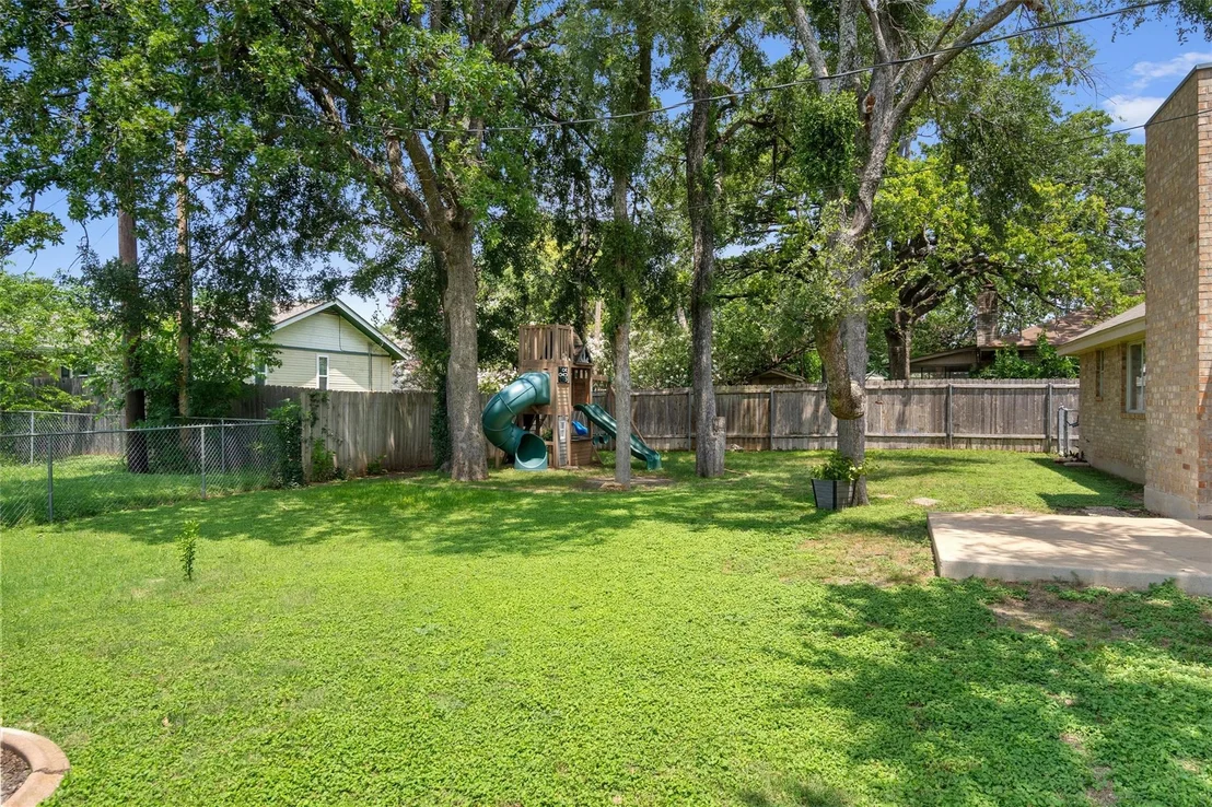 Photo of 303 Burning Tree DR