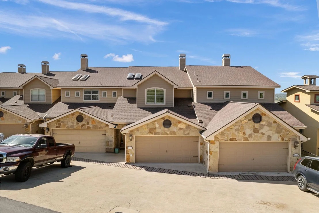 Photo of 970 Parkview DR