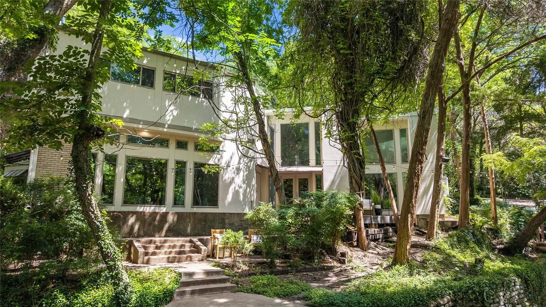 Photo of 3001 White Oak DR