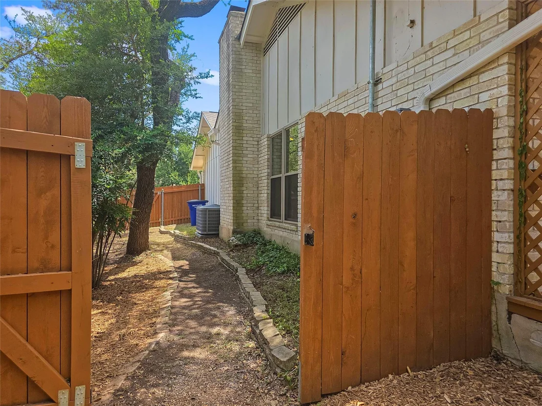 Photo of 11802 Highland Oaks TRL