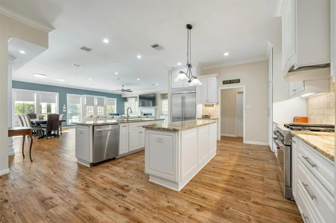 Photo of 4213 Lakeway BLVD