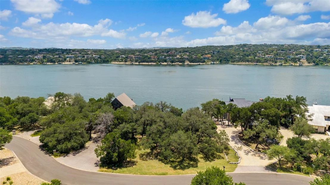 Photo of 18401 Lakepoint CIR