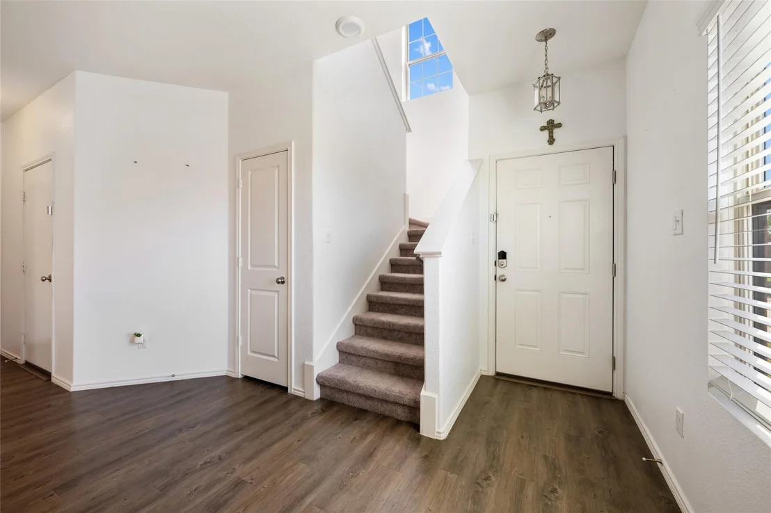 Photo of Unit 12F at 524 Circle WAY