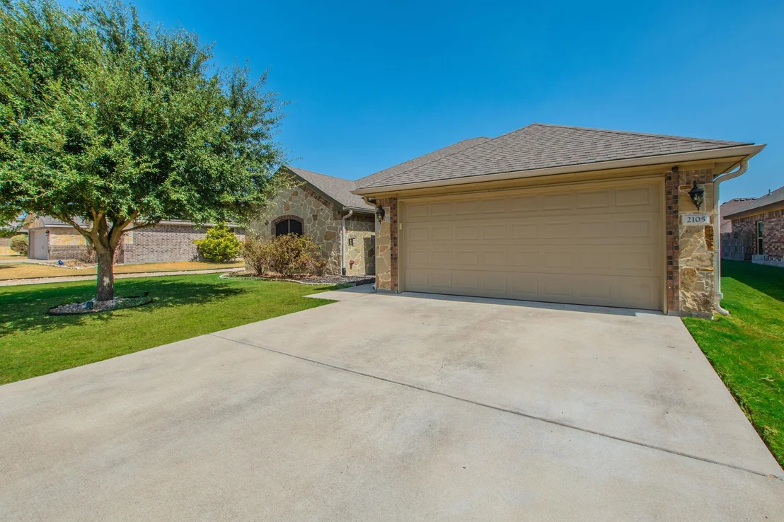Photo of 2105 Briar Hollow DR