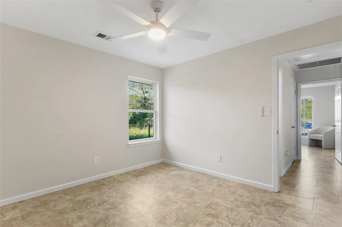 Photo of 1104 Cliffview DR