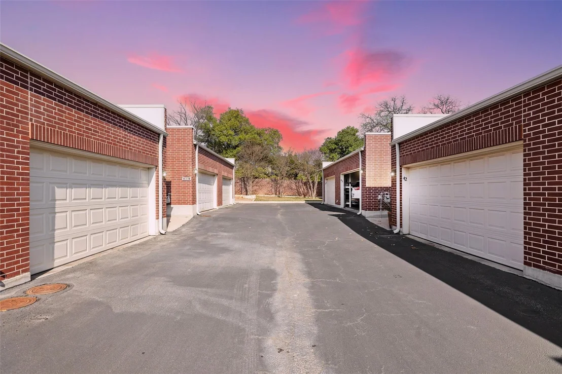 Photo of Unit 32 at 5515 Davis LN