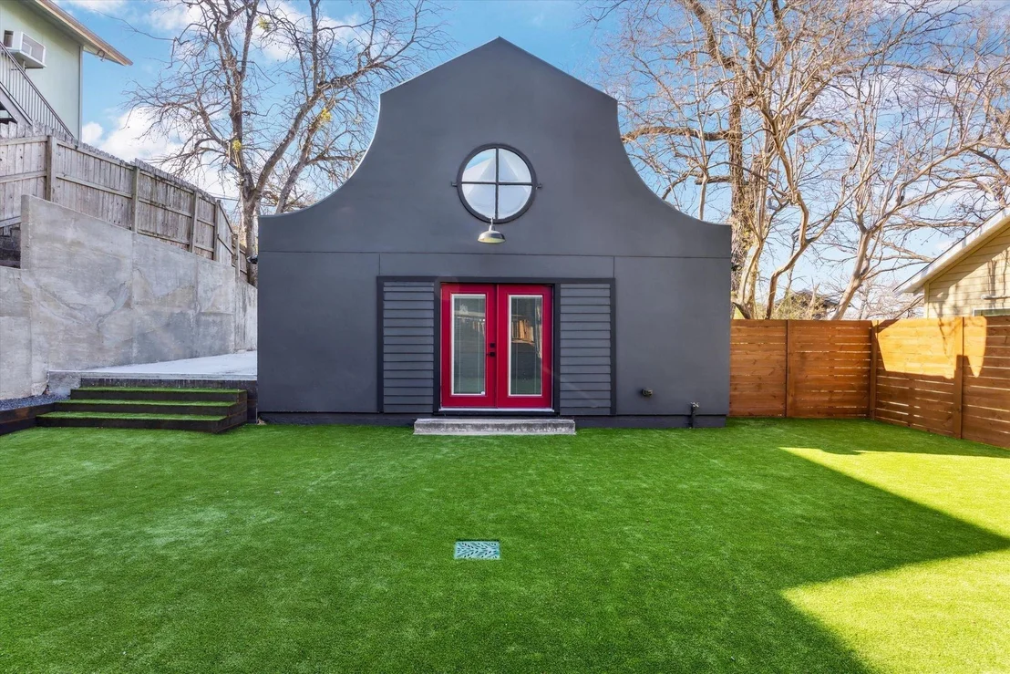 Photo of 1117 W 9th ST