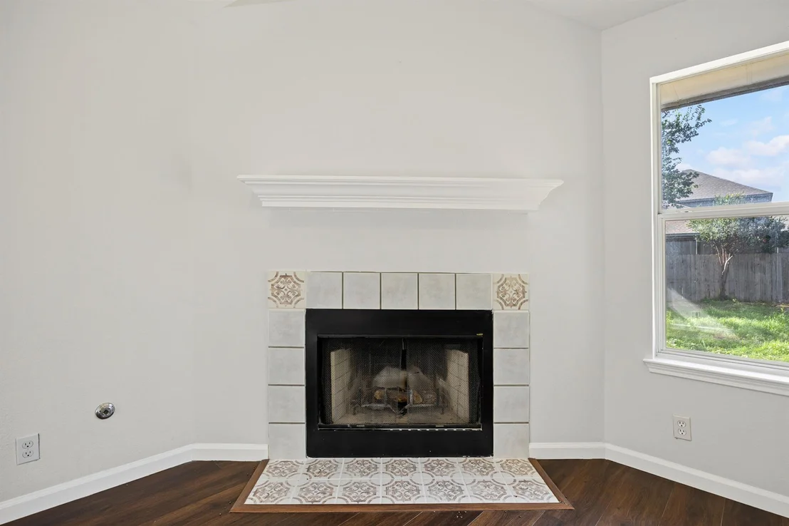 Photo of 904 Honeysuckle DR