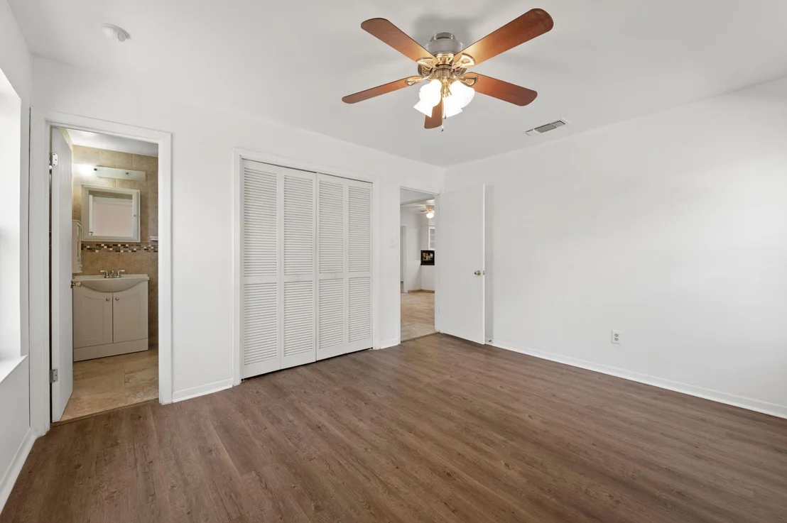 Photo of 1400 Summit CIR