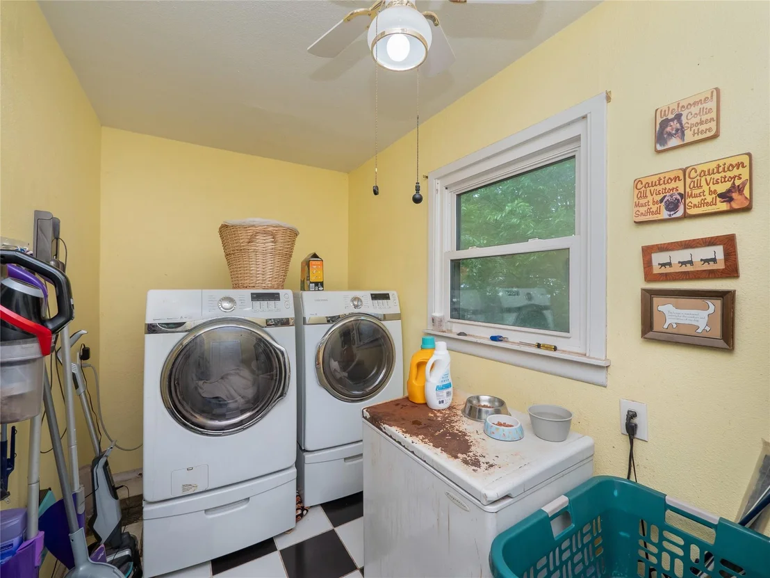 Photo of 700 Lewis DR