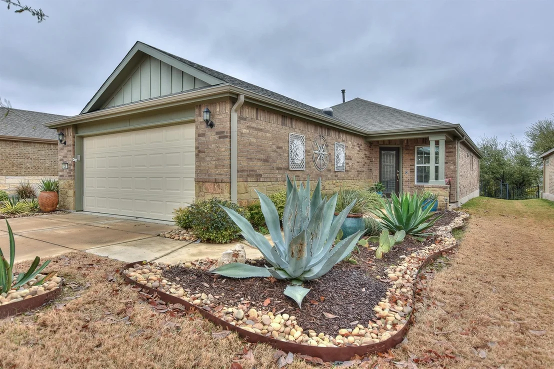 Photo of 838 Hamilton LN