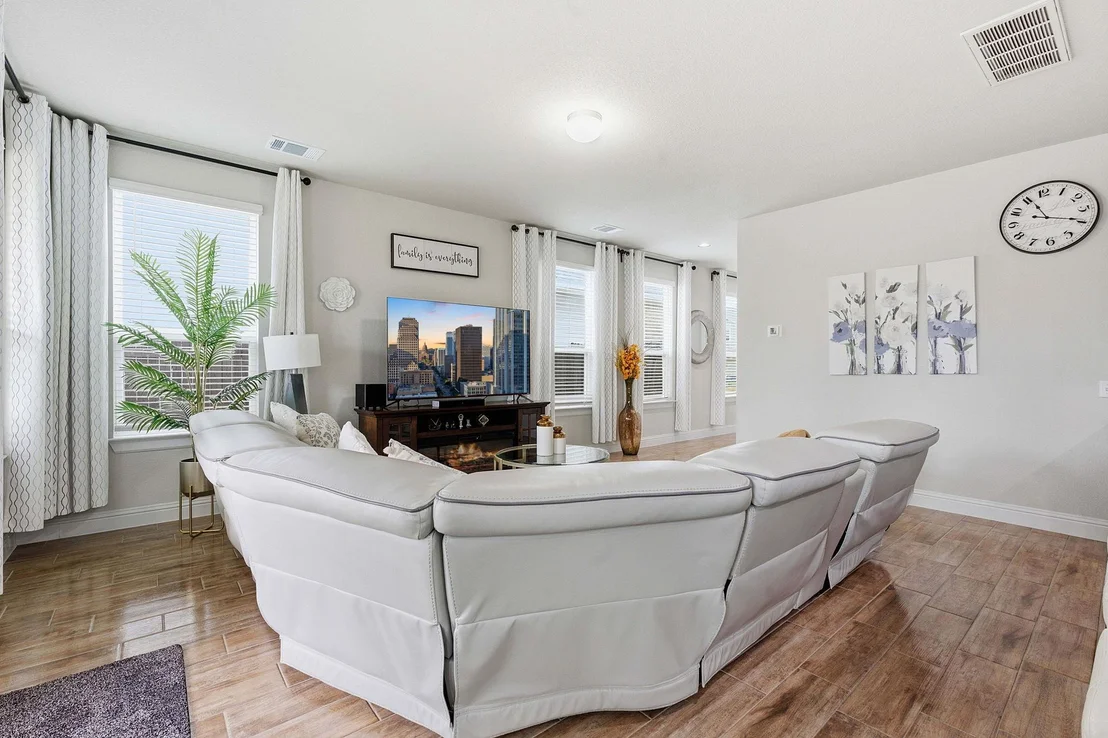 Photo of 152 Riverhill DR