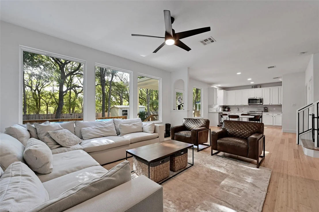 Photo of 329 Cullen BLVD