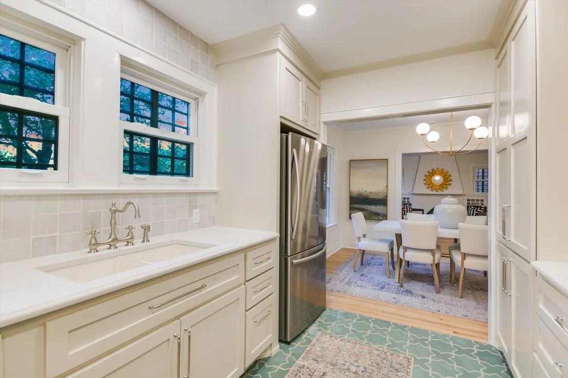 Photo of 113 W 32nd ST