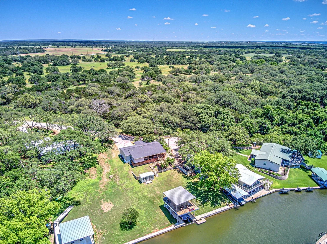 Photo of 702 Liveoak RD