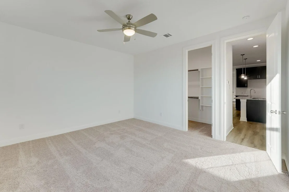 Photo of 424 Burlington DR