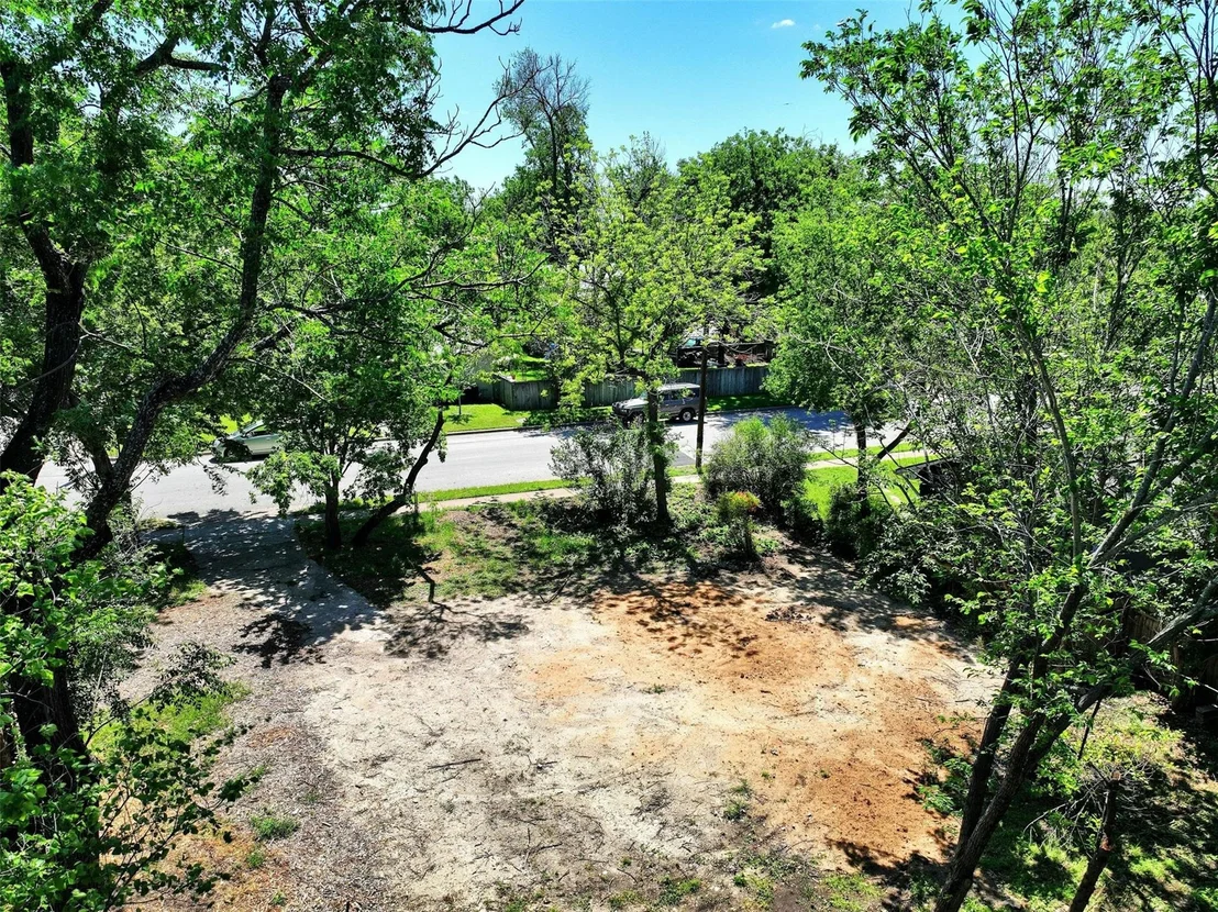 Photo of 4510 Caswell Ave