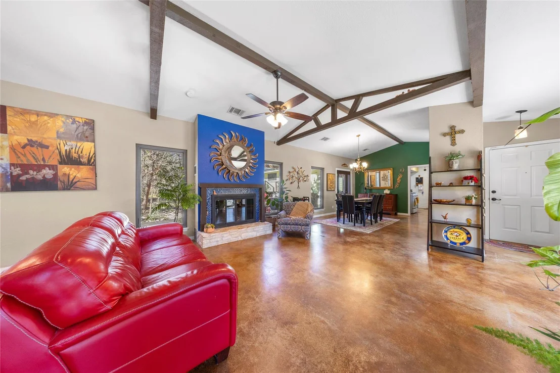 Photo of 305 Clear Springs RD